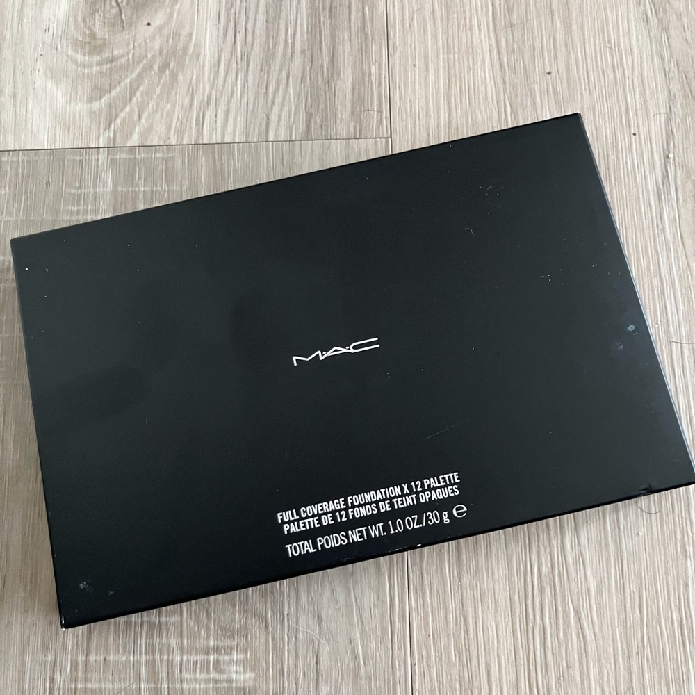 MAC Cosmetics Pro Foundation Palette